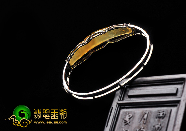 冰种黄翡缅甸翡翠A货镶白金贵妃镯（55.6mm-46mm ）（真钻）