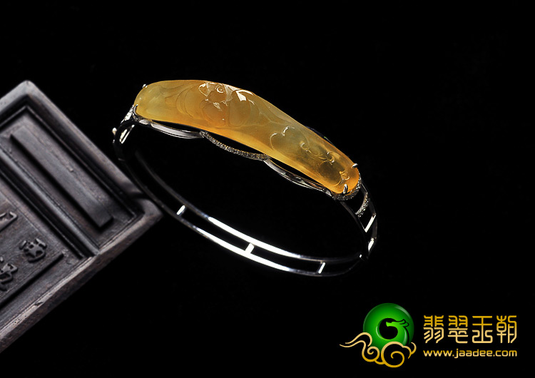 冰种黄翡缅甸翡翠A货镶白金贵妃镯（55.6mm-46mm ）（真钻）