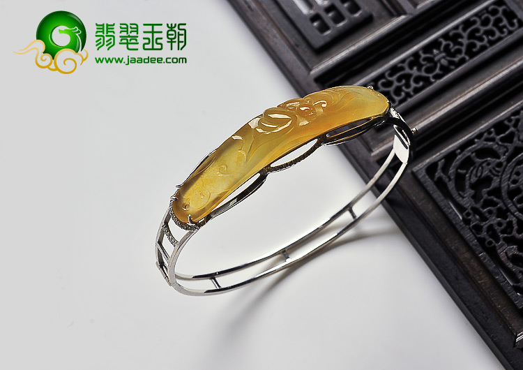 冰种黄翡缅甸翡翠A货镶白金贵妃镯（55.6mm-46mm ）（真钻）