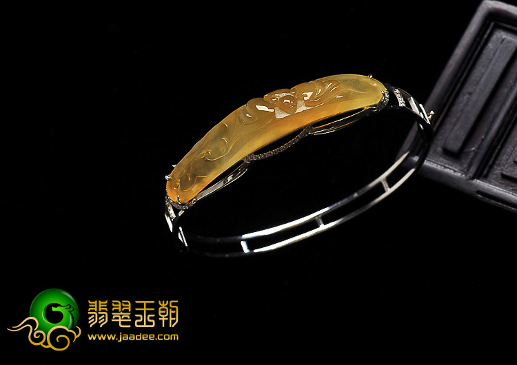 冰种黄翡缅甸翡翠A货镶白金贵妃镯（55.6mm-46mm ）（真钻）