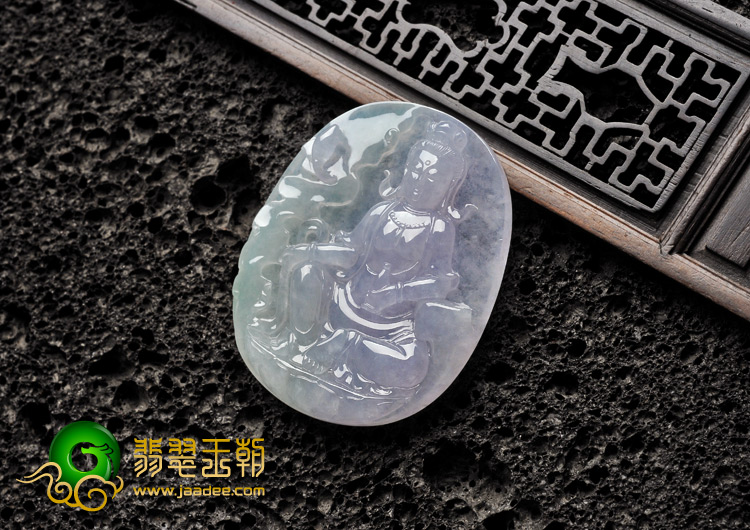 冰种淡春带彩缅甸翡翠A货观音挂件