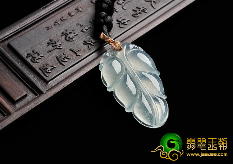 冰玻种晴水缅甸翡翠A货镶金扣叶子挂件