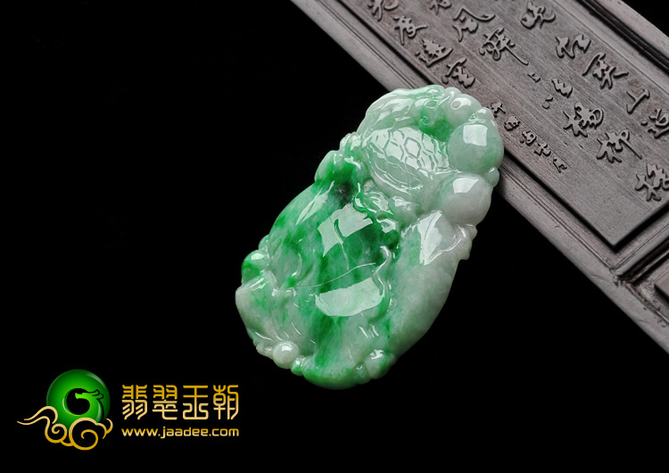 糯冰种翠色缅甸翡翠A货龙头龟挂件