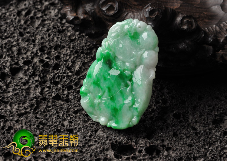 糯冰种翠色缅甸翡翠A货龙头龟挂件