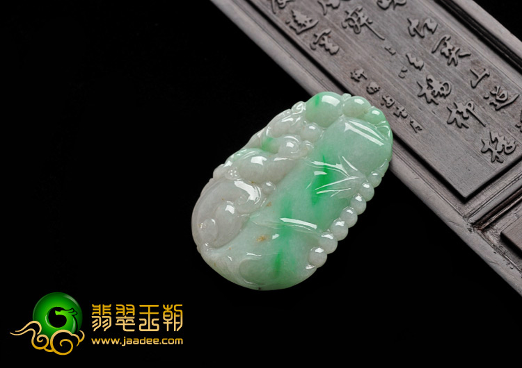 糯冰种翠色缅甸翡翠A货节节高挂件