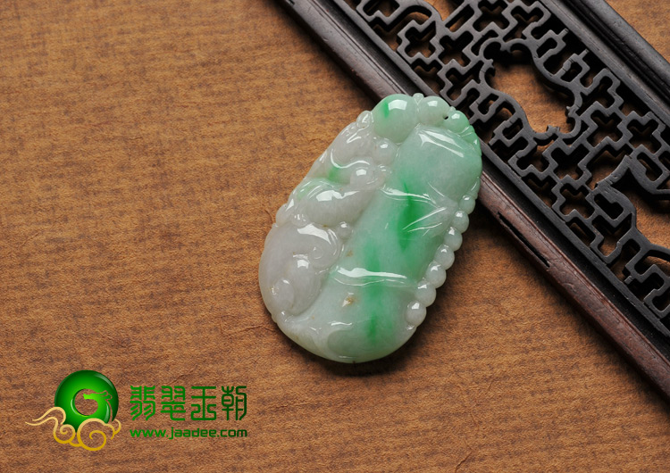 糯冰种翠色缅甸翡翠A货节节高挂件