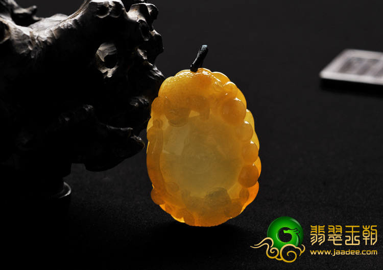 糯冰种黄翡缅甸翡翠A货金蟾送宝挂件