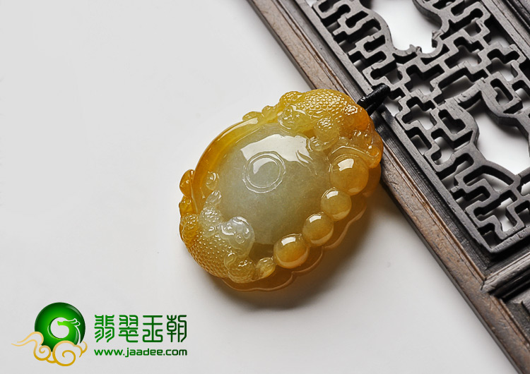 糯冰种黄翡缅甸翡翠A货金蟾送宝挂件