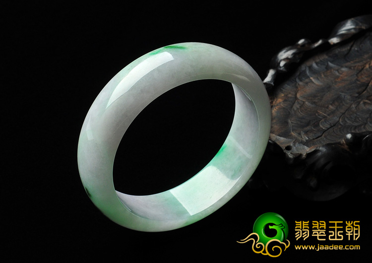 糯冰种春带彩缅甸翡翠A货手镯（54.9mm）