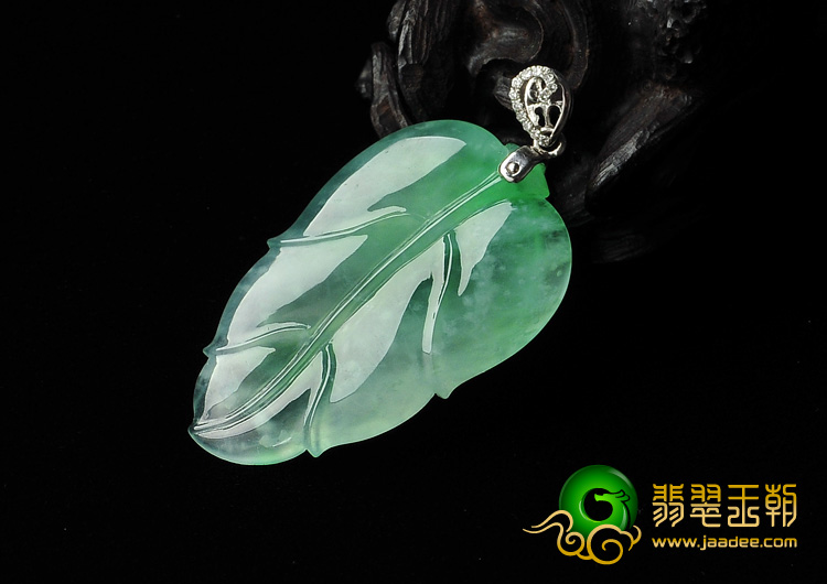 冰种淡绿缅甸翡翠A货镶白金扣叶子挂件
