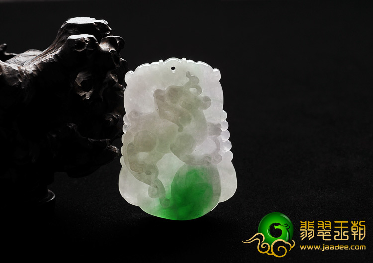 糯冰种春带彩缅甸翡翠A货貔貅送宝挂件