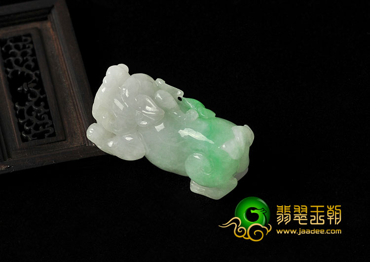 糯冰种飘翠缅甸翡翠A货貔貅挂件
