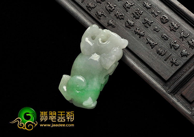 糯冰种飘翠缅甸翡翠A货貔貅挂件
