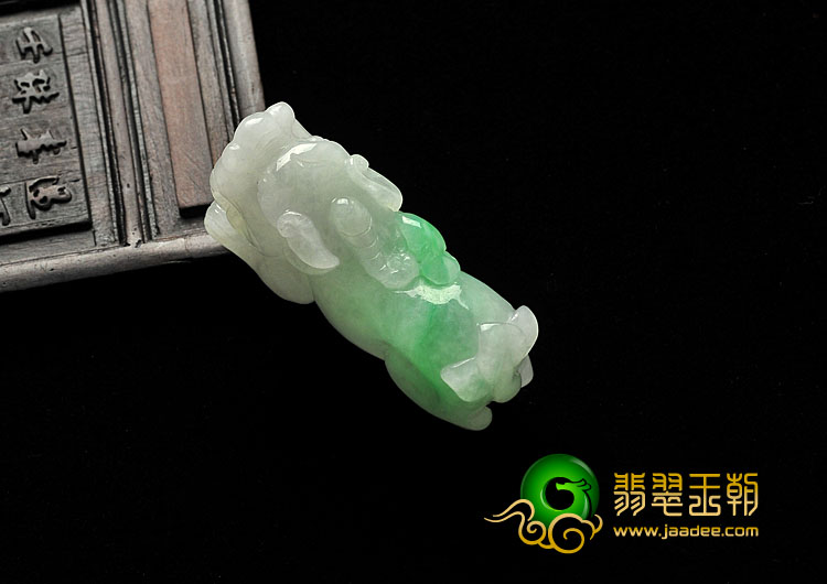 糯冰种飘翠缅甸翡翠A货貔貅挂件