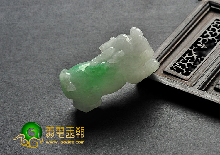 糯冰种飘翠缅甸翡翠A货貔貅挂件