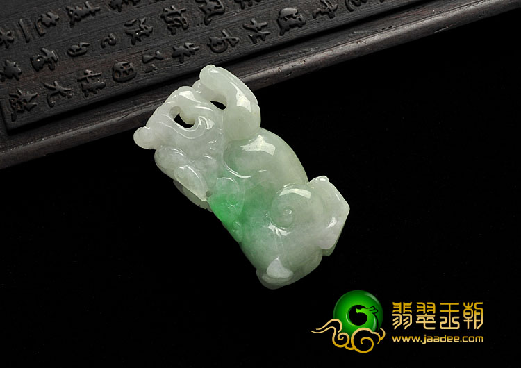 糯冰种飘翠缅甸翡翠A货貔貅挂件