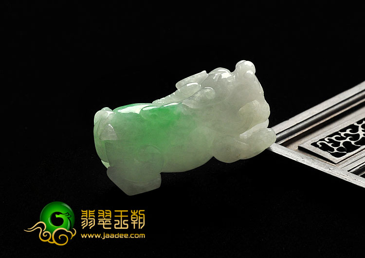 糯冰种飘翠缅甸翡翠A货貔貅挂件