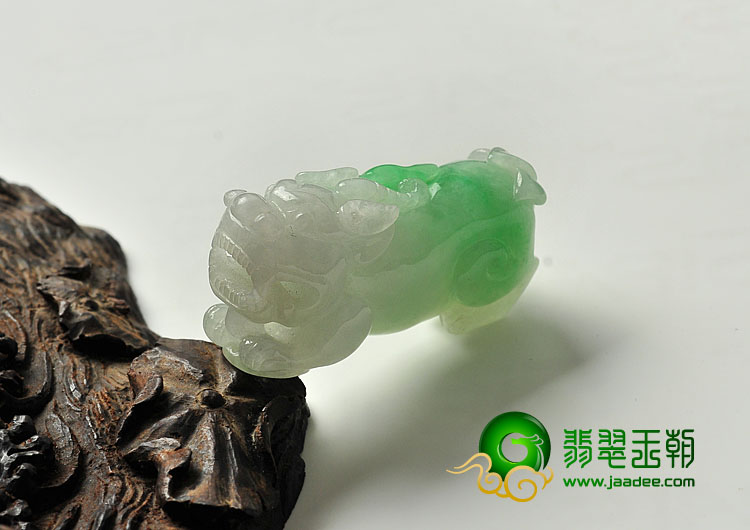 糯冰种飘翠缅甸翡翠A货貔貅挂件