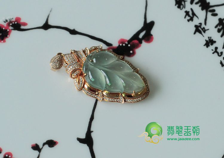 冰玻种略飘翠丝缅甸翡翠镶玫瑰金叶子挂件（真钻）