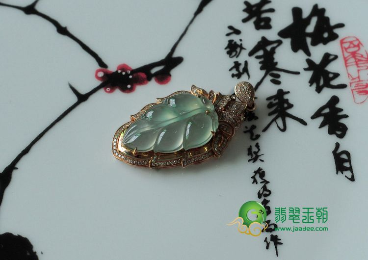 冰玻种略飘翠丝缅甸翡翠镶玫瑰金叶子挂件（真钻）