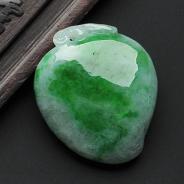 糯冰种翠色缅甸翡翠A货寿桃挂件