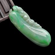 细糯种翠色缅甸翡翠A货福瓜挂件