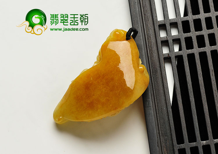 糯冰种黄翡缅甸翡翠A货堂·吉柯德挂件