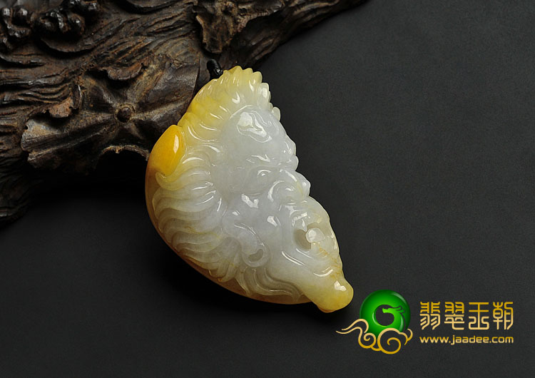 糯冰种黄翡缅甸翡翠A货堂·吉柯德挂件