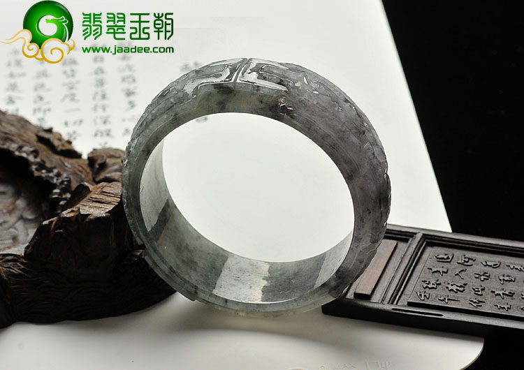 冰种（乌鸡种）灰色带晴水缅甸翡翠A货雕花手镯（58.2mm）