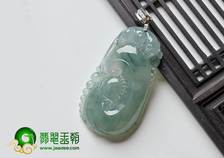 冰种飘花缅甸翡翠A货镶银扣如意寿挂件（水钻）