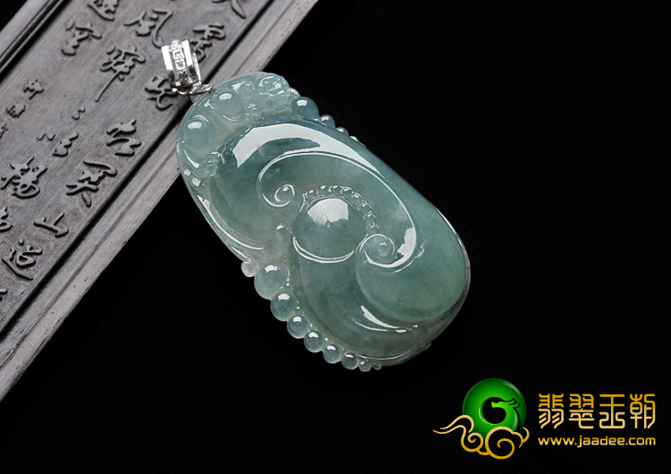 冰种飘花缅甸翡翠A货镶银扣如意寿挂件（水钻）
