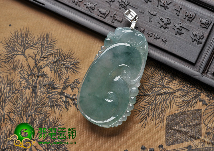 冰种飘花缅甸翡翠A货镶银扣如意寿挂件（水钻）