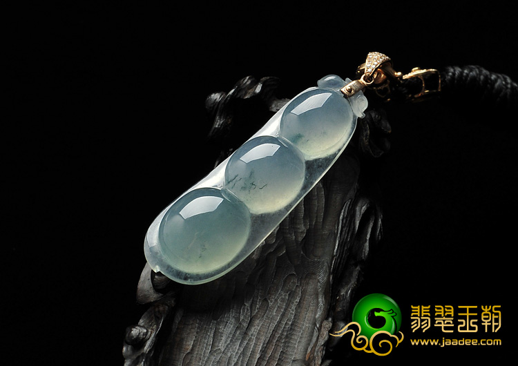冰种飘花缅甸翡翠A货镶玫瑰金扣四季豆挂件（真钻）