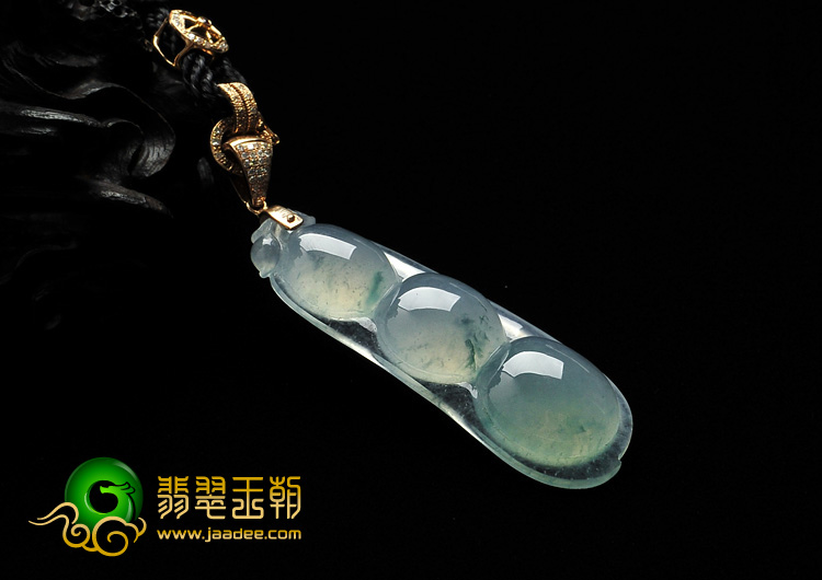 冰种飘花缅甸翡翠A货镶玫瑰金扣四季豆挂件（真钻）