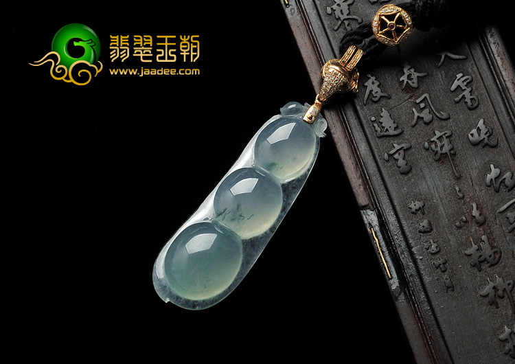 冰种飘花缅甸翡翠A货镶玫瑰金扣四季豆挂件（真钻）