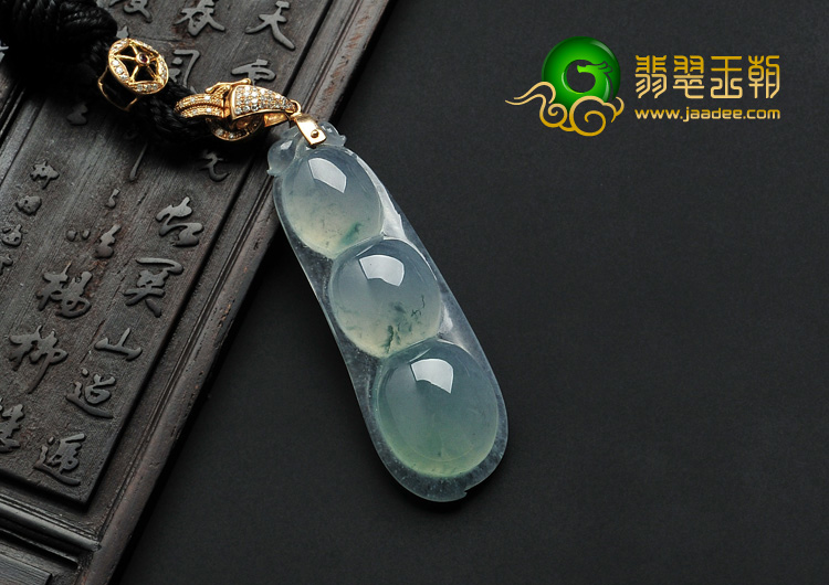 冰种飘花缅甸翡翠A货镶玫瑰金扣四季豆挂件（真钻）