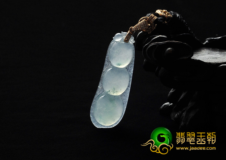 冰种飘花缅甸翡翠A货镶玫瑰金扣四季豆挂件（真钻）