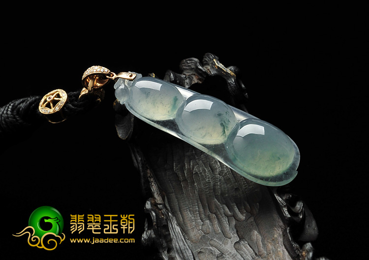 冰种飘花缅甸翡翠A货镶玫瑰金扣四季豆挂件（真钻）