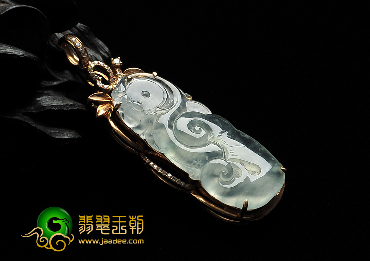冰玻种淡晴水缅甸翡翠A货镶玫瑰金如意胸坠（真钻）
