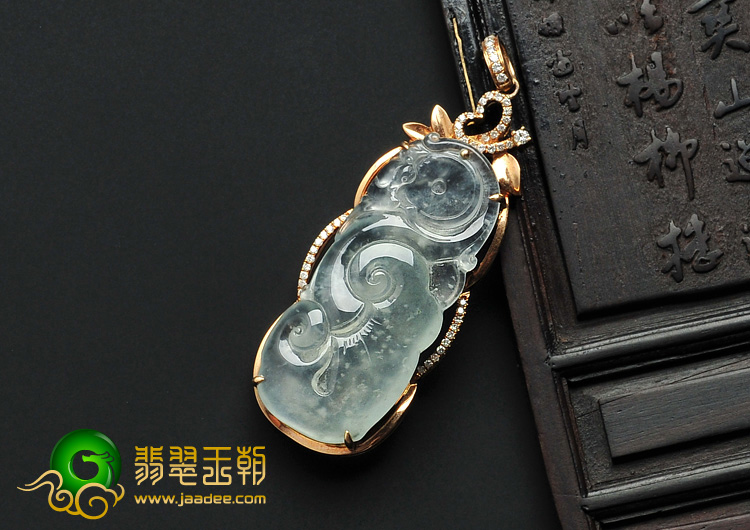 冰玻种淡晴水缅甸翡翠A货镶玫瑰金如意胸坠（真钻）