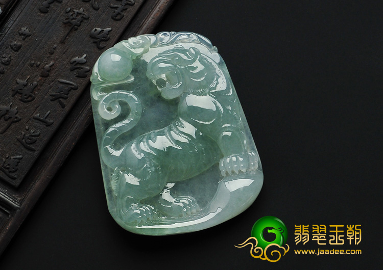 冰种晴水缅甸翡翠A货虎牌挂件