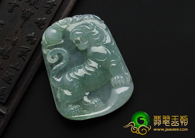 冰种晴水缅甸翡翠A货虎牌挂件