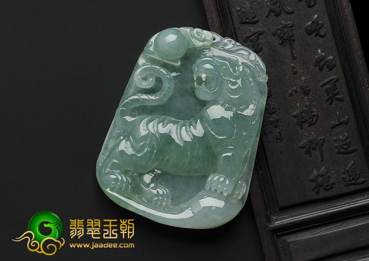 冰种晴水缅甸翡翠A货虎牌挂件