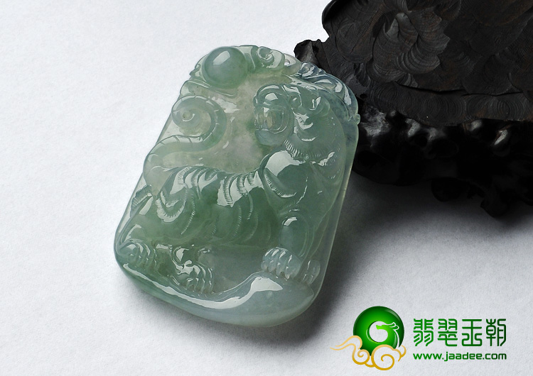 冰种晴水缅甸翡翠A货虎牌挂件