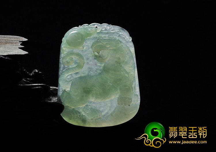 冰种晴水缅甸翡翠A货虎牌挂件