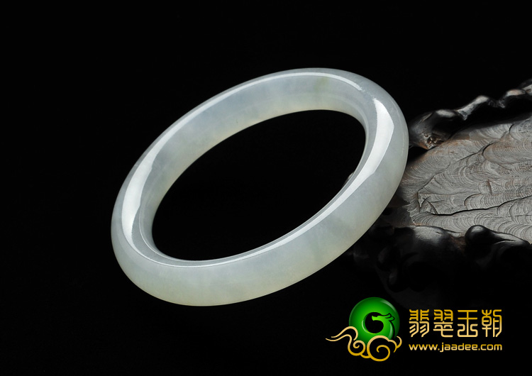 糯冰种淡晴水缅甸翡翠A货圆条手镯（52.3mm）