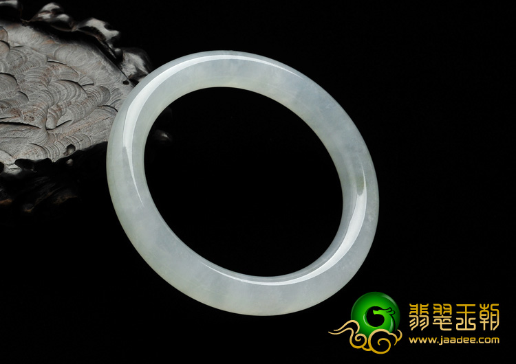 糯冰种淡晴水缅甸翡翠A货圆条手镯（52.3mm）