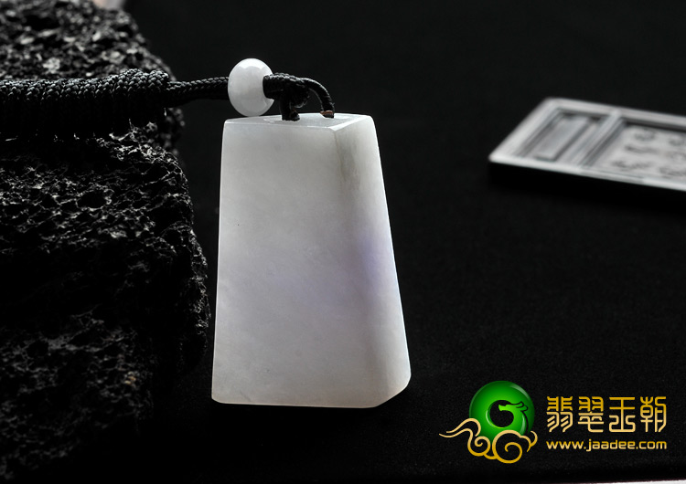 糯冰种淡春带彩缅甸翡翠A货几何形挂件