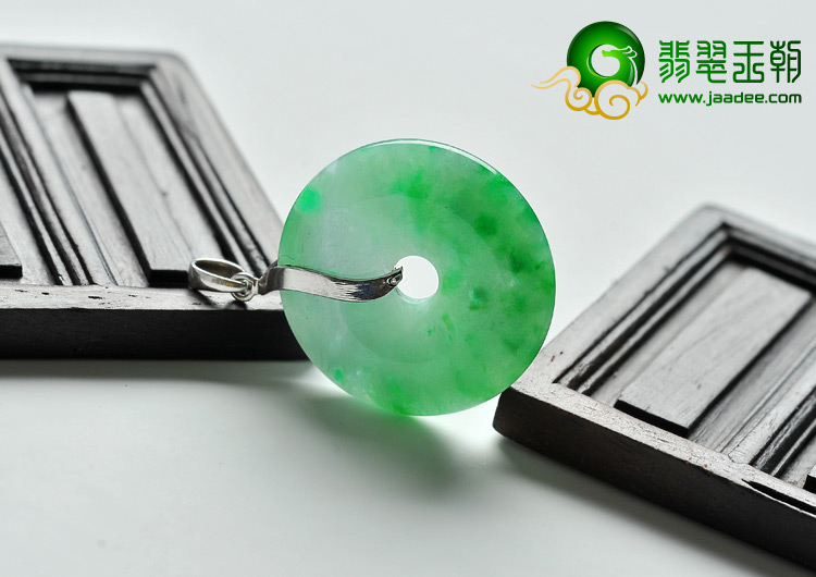 糯冰种飘翠缅甸翡翠A货平安扣挂件