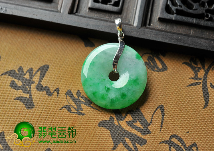 糯冰种飘翠缅甸翡翠A货平安扣挂件